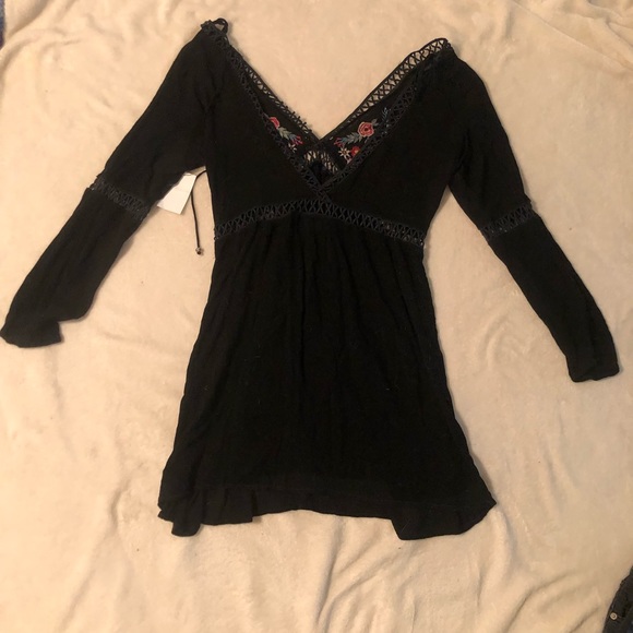 New Black Beach Coverup w/flower detailing - Picture 2 of 3